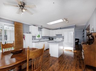 760 Hillcrest Rd, Gibsons, BC V0N1V9