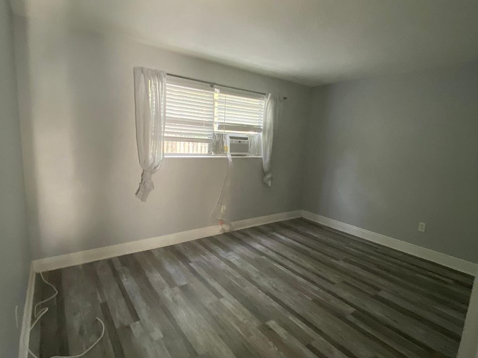 1st image of 190 NE 41st St #1