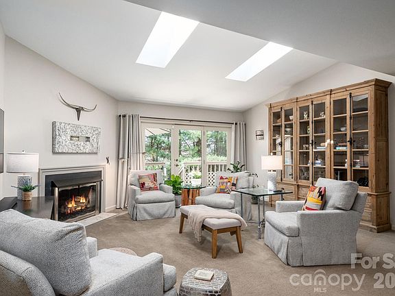 4th image of 118 Cloverleaf Ln