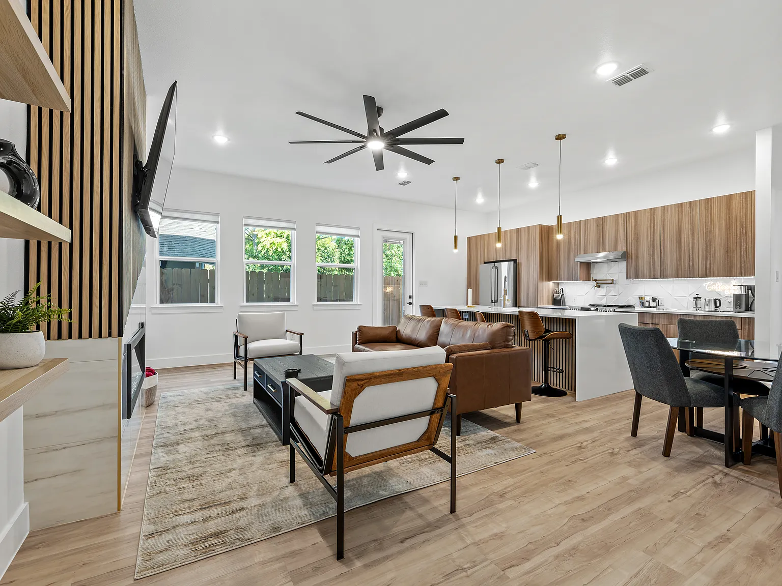 4 bed, 2472 sqft, $5,000 — Photo 4