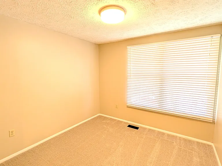 119 Sandalwood Ct — Photo 12