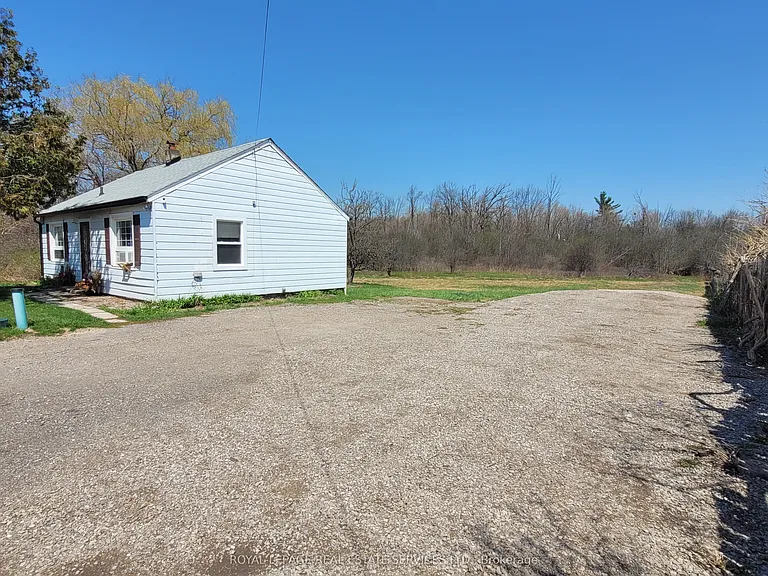 3209 Bronte Rd — Photo 3