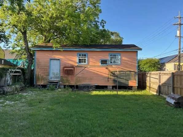 2717 Upperline St, New Orleans, LA 70115
