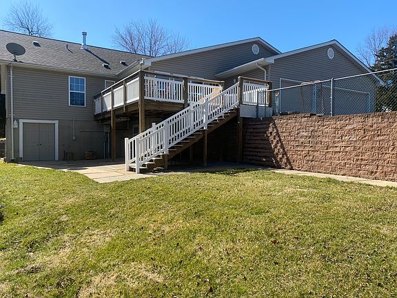 Upper and
lower deck