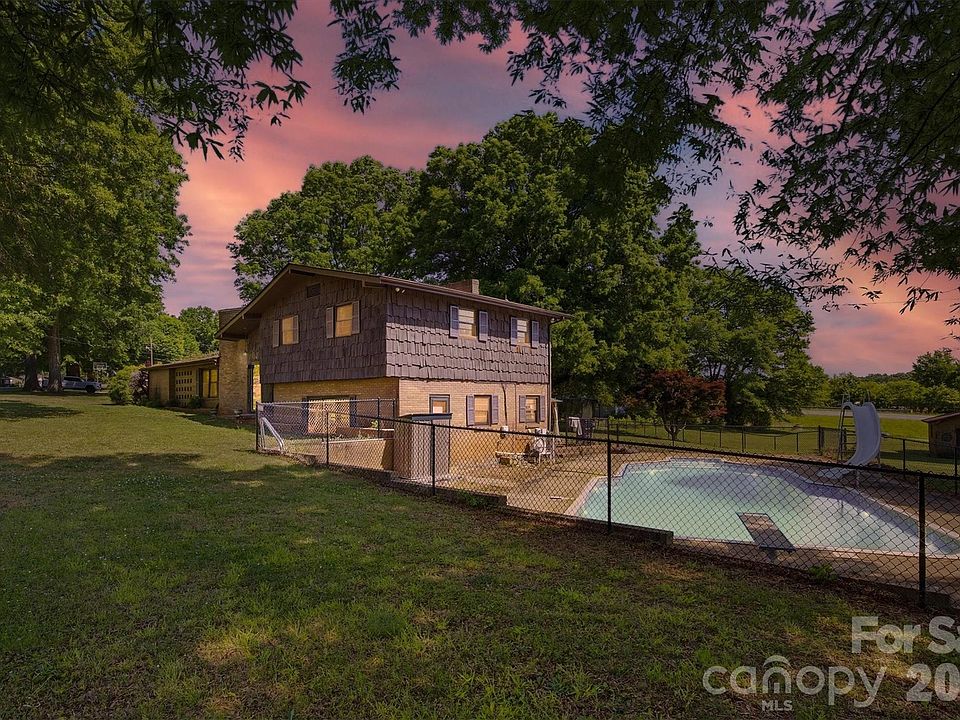 1st image of 3634 Brookwood Dr