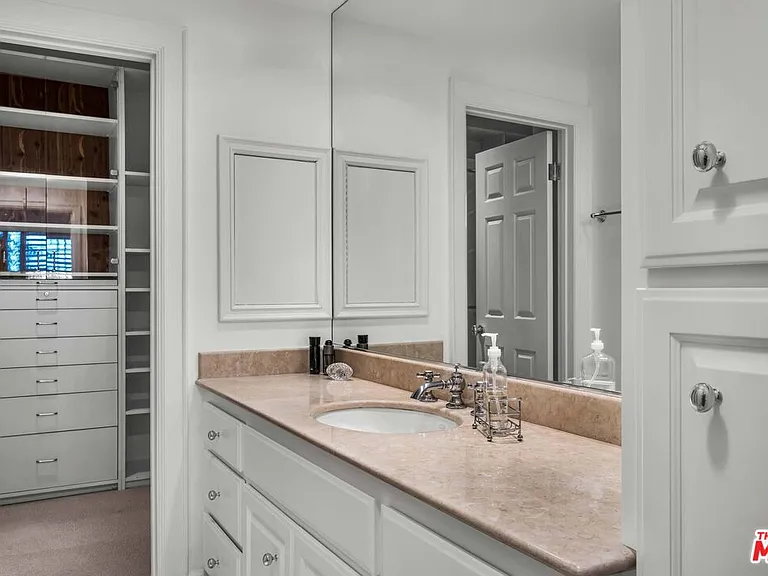 11745 Montana Ave #301 — Photo 19