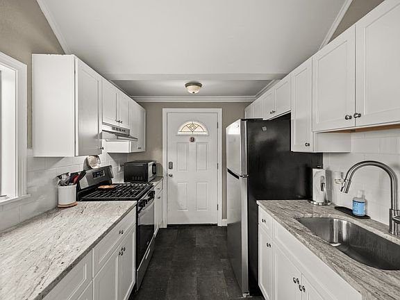4th image of 315 Washington St