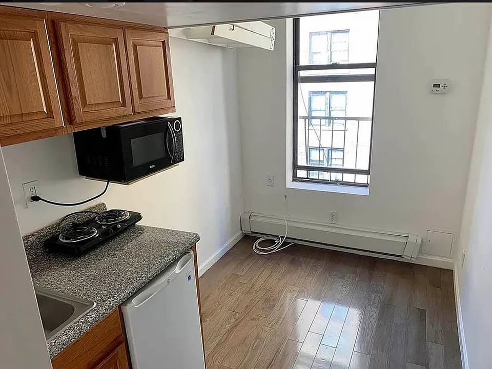 69 W 71st St #3M