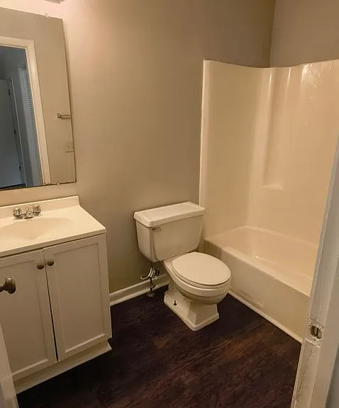 220 Charleston Ave — Photo 5