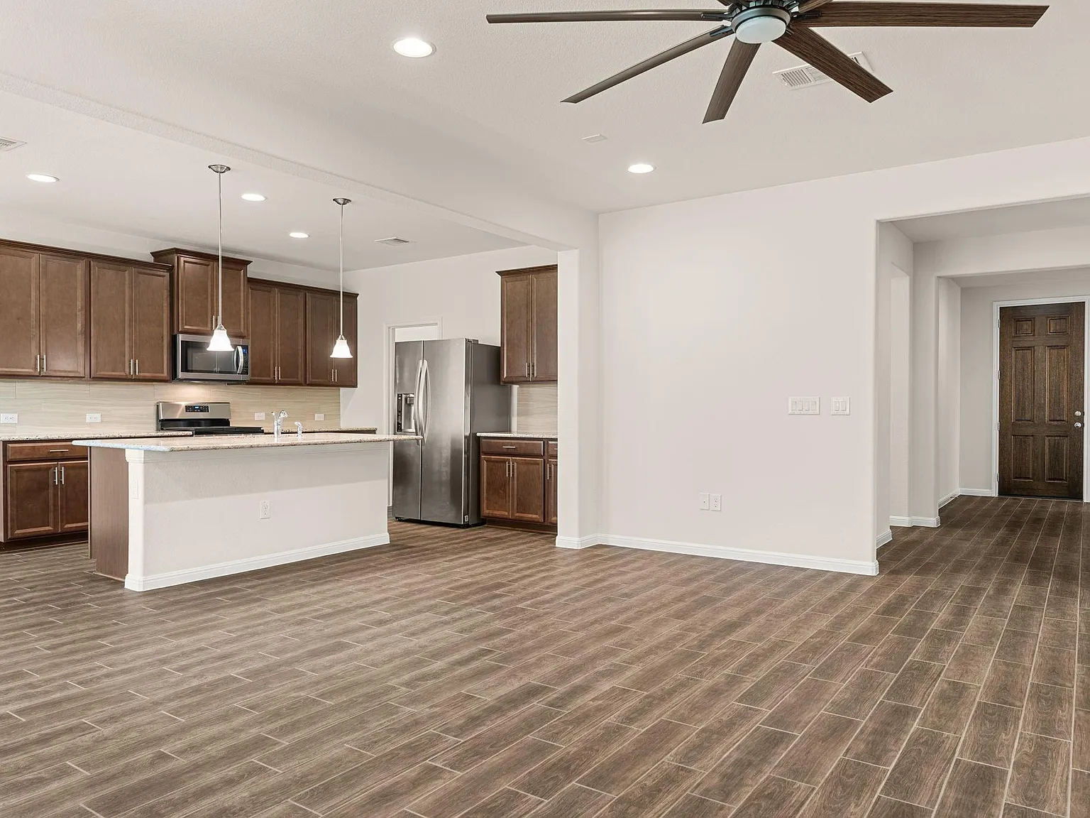 4 bed, 2.0 bath, 2052 sqft, $2,350 — Photo 3