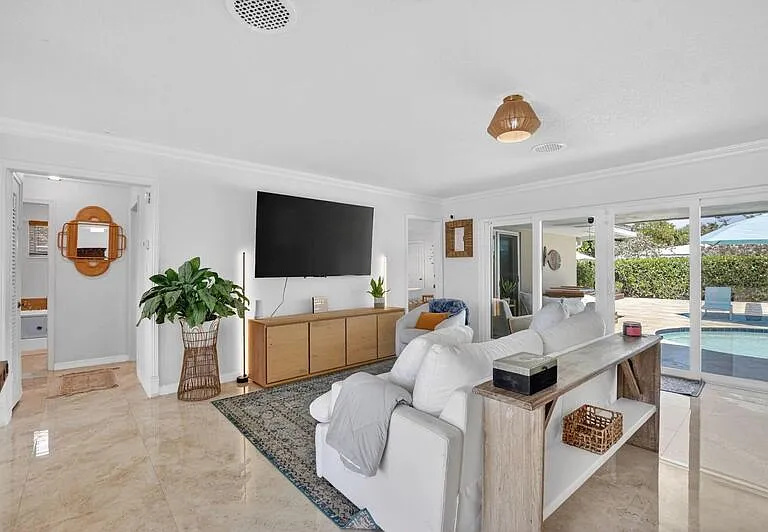 424 SW 7th Way — Photo 10