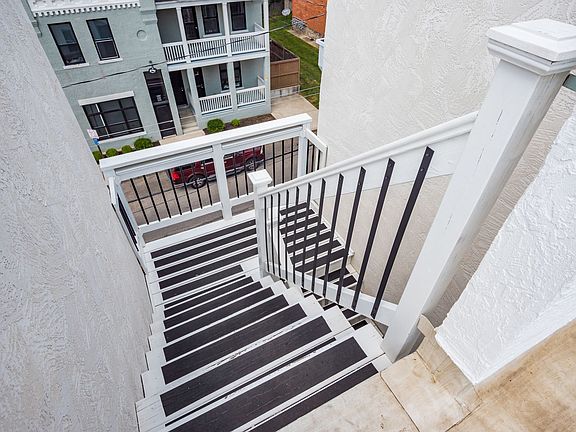 2nd image of 1438 Indianola Ave #1438