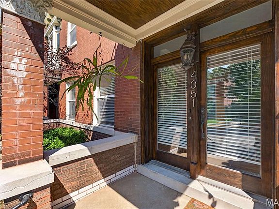 3rd image of 4051 Botanical Ave