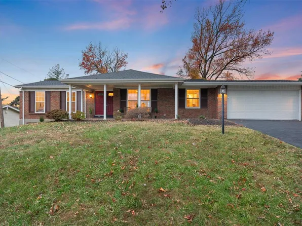 1439 Orchard Lakes Dr, Saint Louis, MO 63146