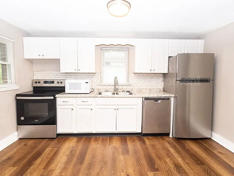 403 Warren St — Photo 2