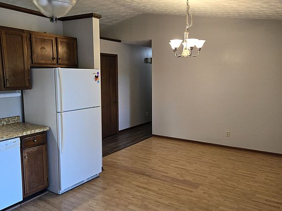 4th image of 901 Danville Cir