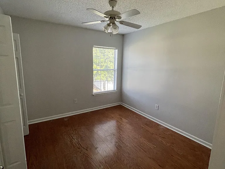 2704 Holmes Ct N — Photo 13