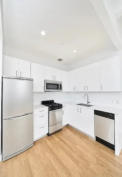 53 Hope St #205 — Photo 4