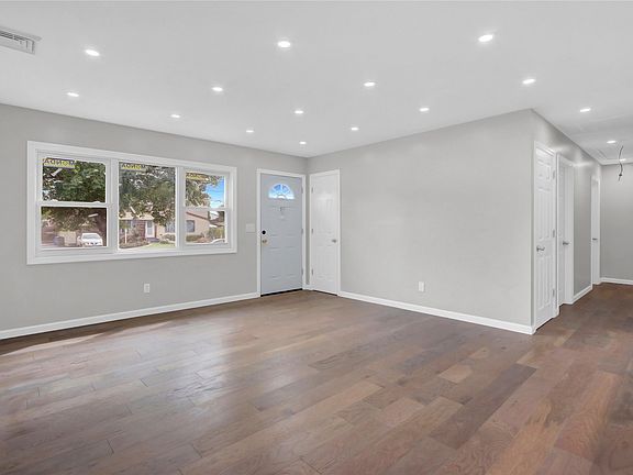 4th image of 34 W 15th St