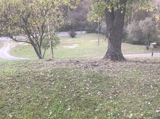 14 Irish Green Ln, Hazard, KY 41701