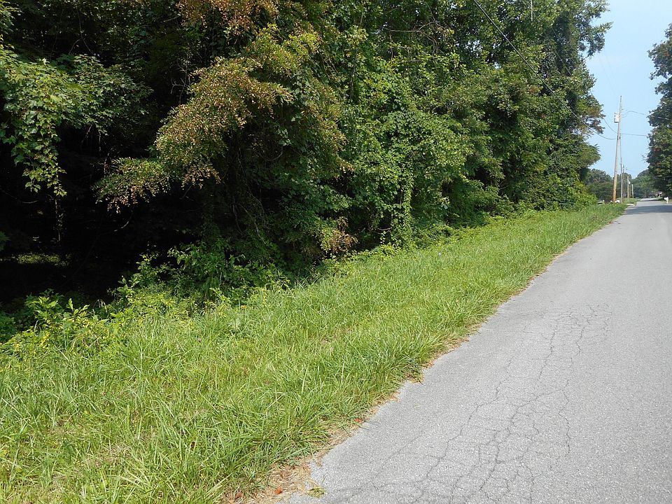 1st image of Woodland Dr