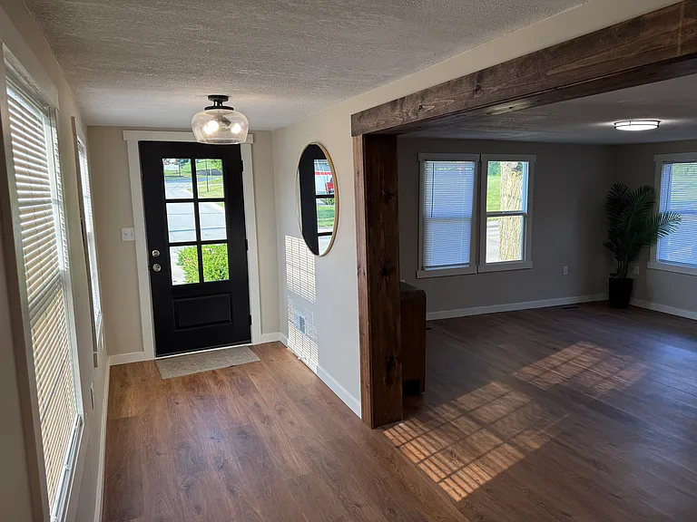 136 W Vine St — Photo 7