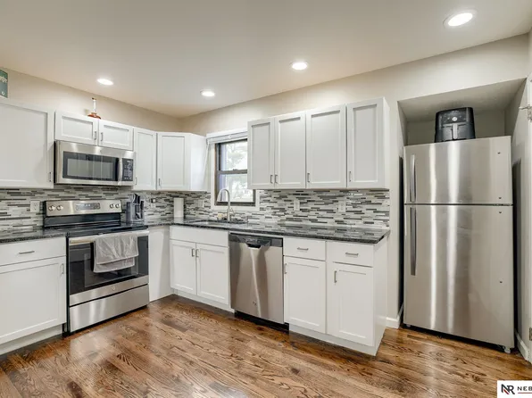 2306 Olive St, Bellevue, NE 68147