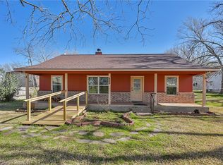 102 N Moore St, Caldwell, TX 77836