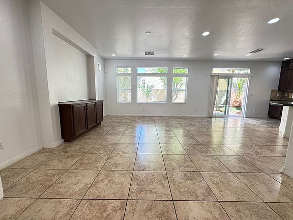 4th image of 6824 Philharmonic Ave #0