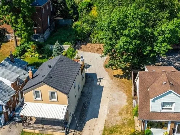 153 Strathcona Ave N, Hamilton, ON L8R 3C4
