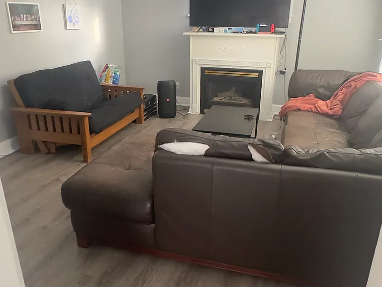 1714 Kenwood Ave — Photo 3