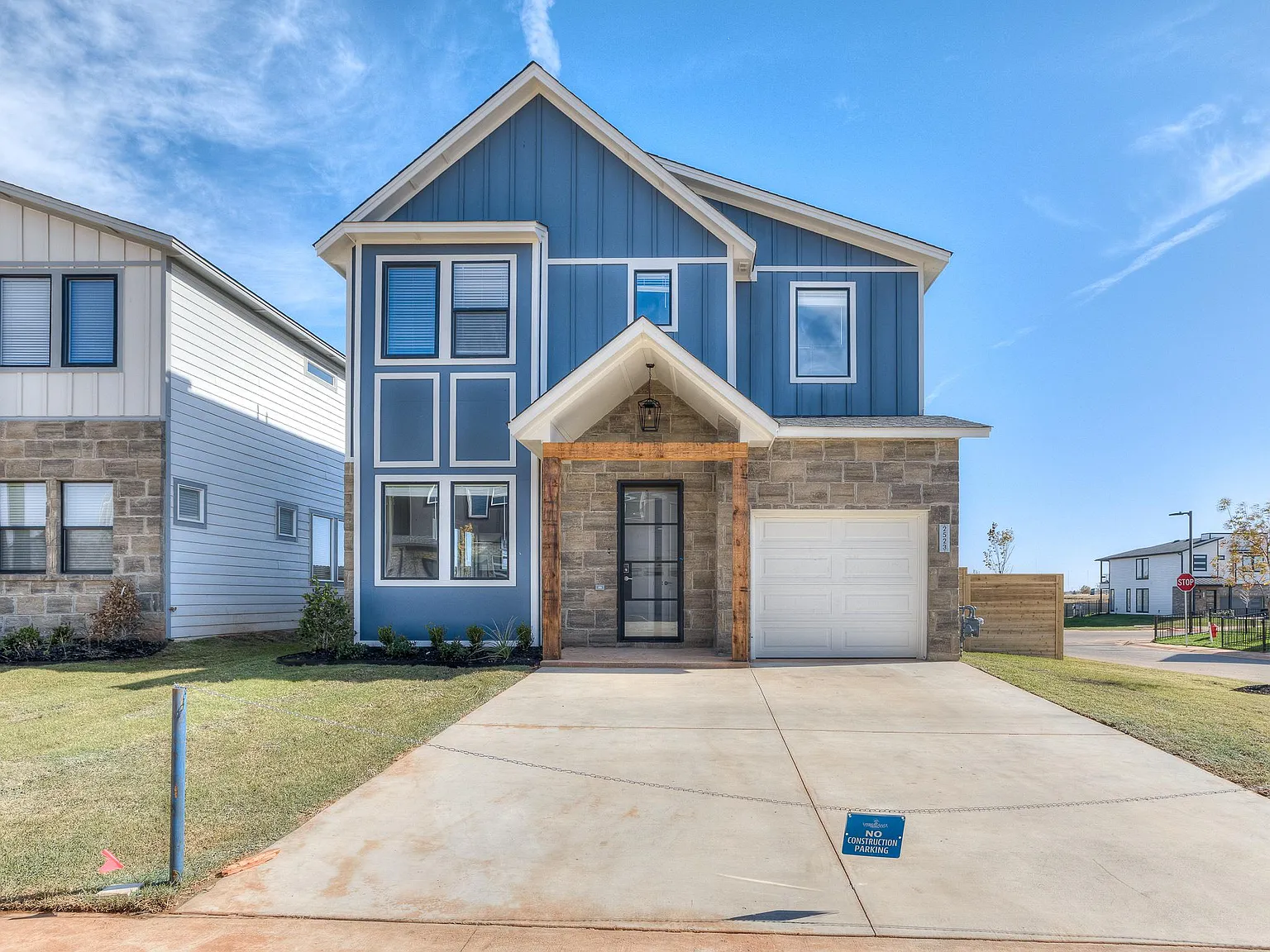 3 bed, 2.5 bath, 1328 sqft, $2,450 — Photo 2
