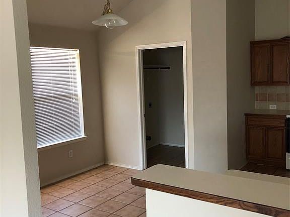4th image of 1412 Kingfisher Dr