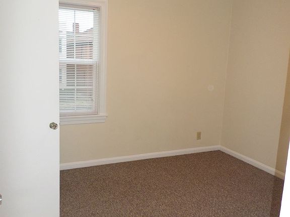 5th image of 215 Capital Ave APT D3