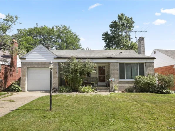 20871 Van Antwerp St, Harper Woods, MI 48225