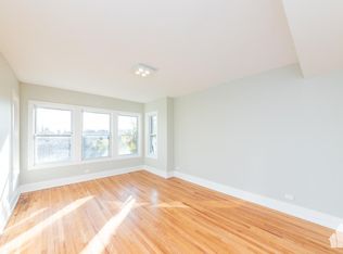 1122 W Addison St #3F, Chicago, IL 60613