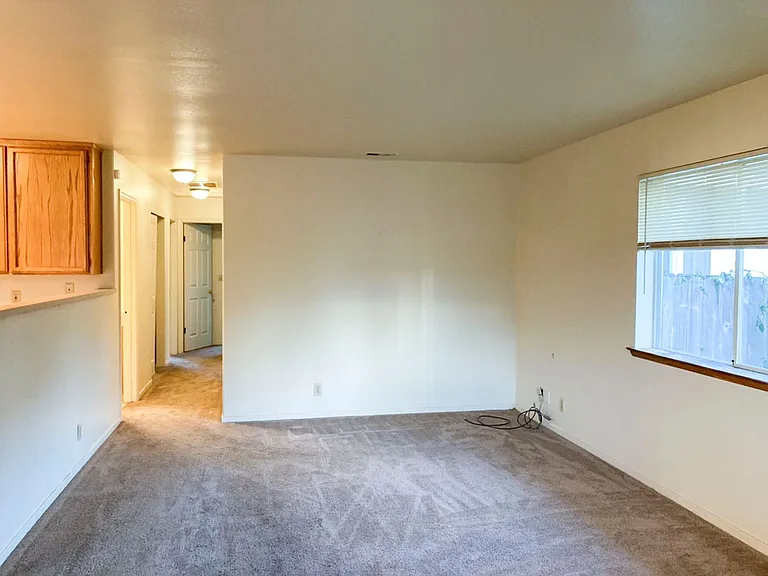 2025 Thiel Ave — Photo 2
