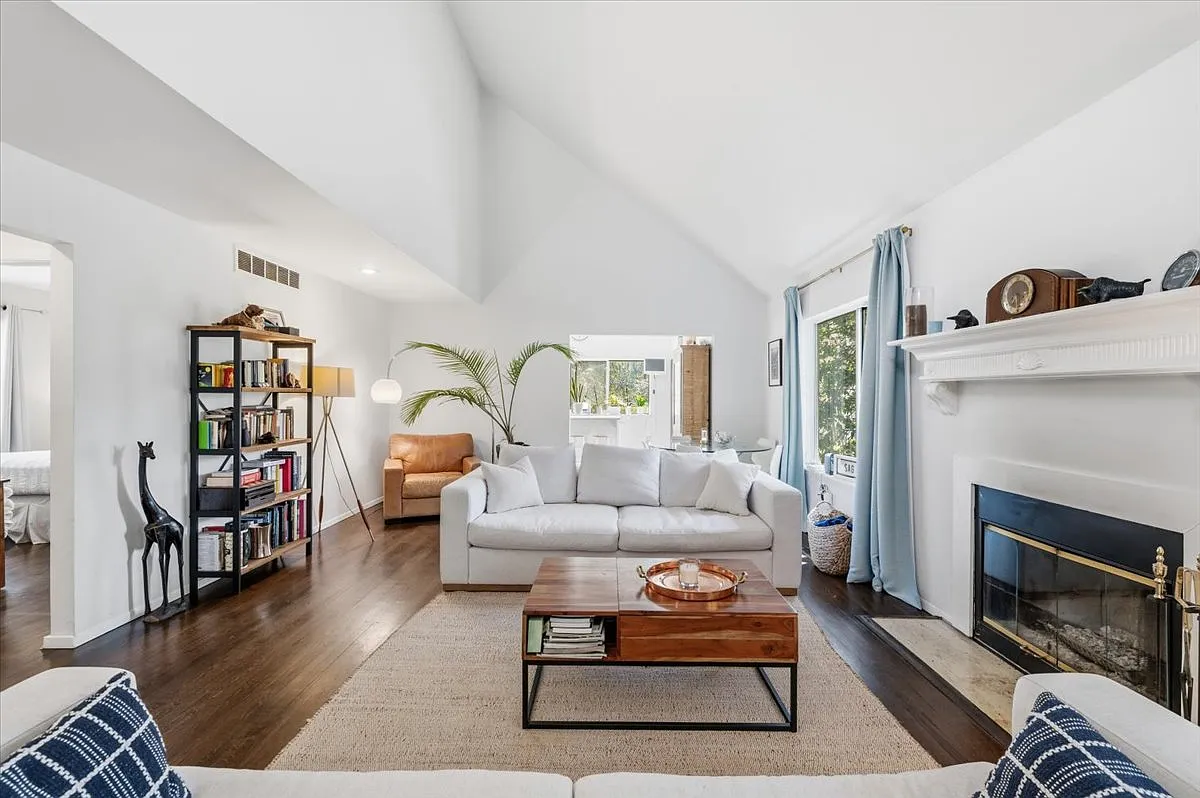 Charming 3-Bedroom Retreat — Photo 4