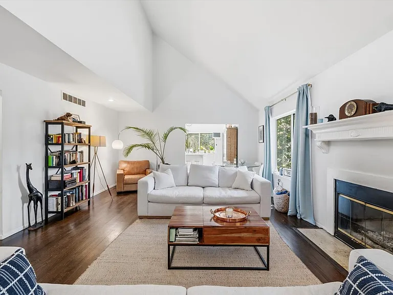 30 Oak Ln — Photo 4
