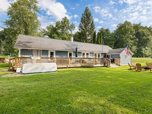 4171 Woodland Ave, Manitou Beach, MI 49253