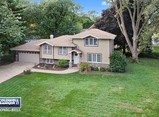 6802 Crest Rd, Darien, IL 60561