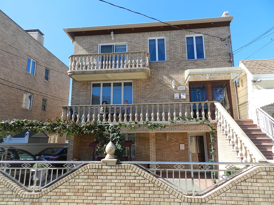 1st image of 2572 W 16th St
