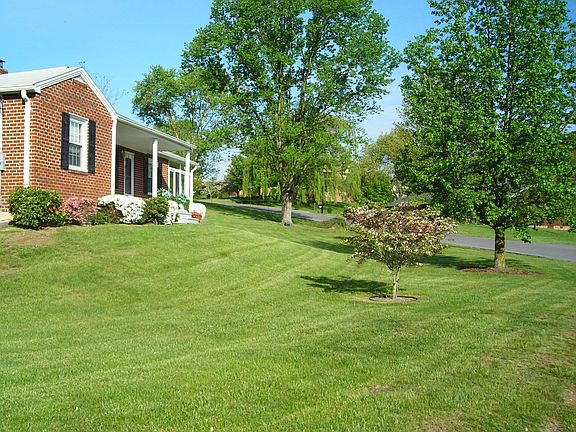 3rd image of 2332 Brandon Ln