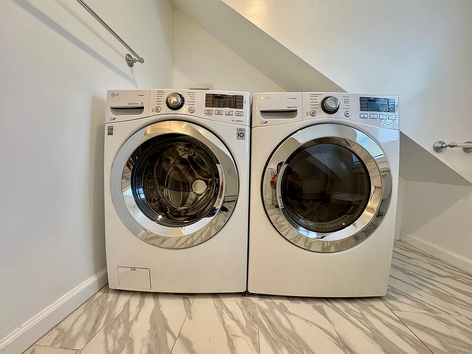IN UNIT WASHER AND DRYER