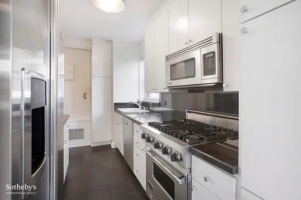 Rented by Sotheby's International Realty | media 23