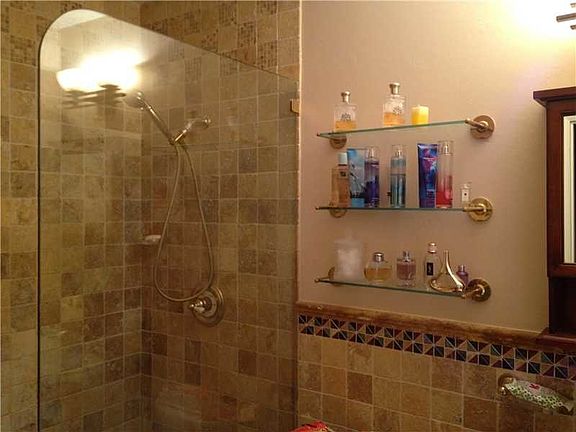 4th image of 4840 NE 18th Ter