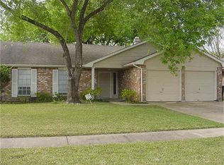 10530 Huntington Wood Dr, Houston, TX 77099