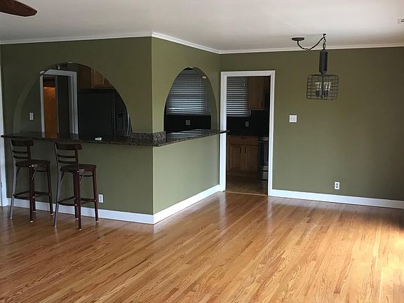 4th image of 215 Carmelo Ln
