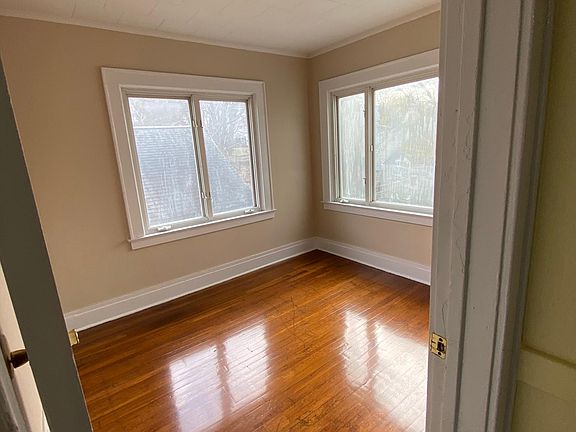 4th image of 210 Markland Ave