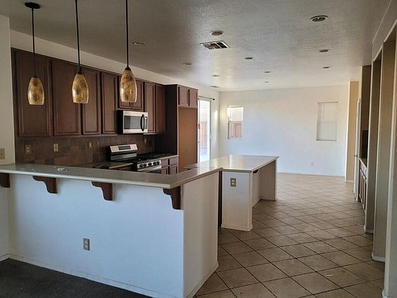 2nd image of 15795 Yosemite St